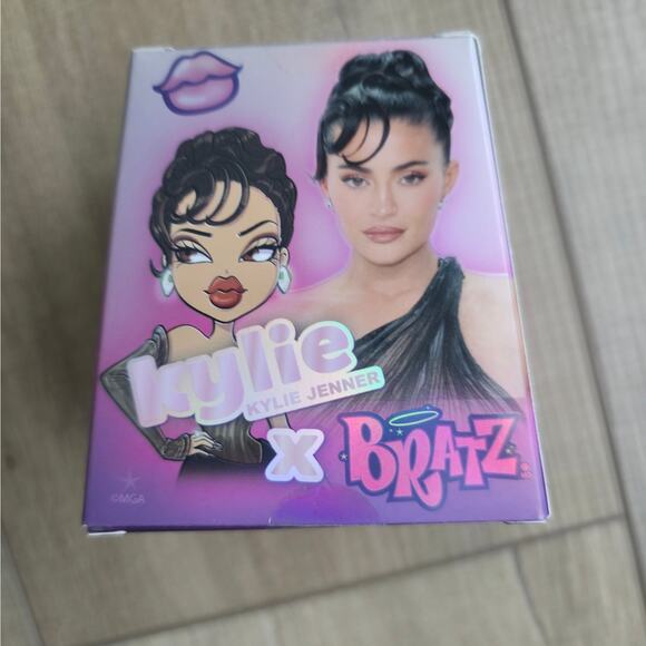 Mini Bratz x Kylie Jenner Series 1 "Final Look" Capsule Collectible Figures - Picture 7 of 8